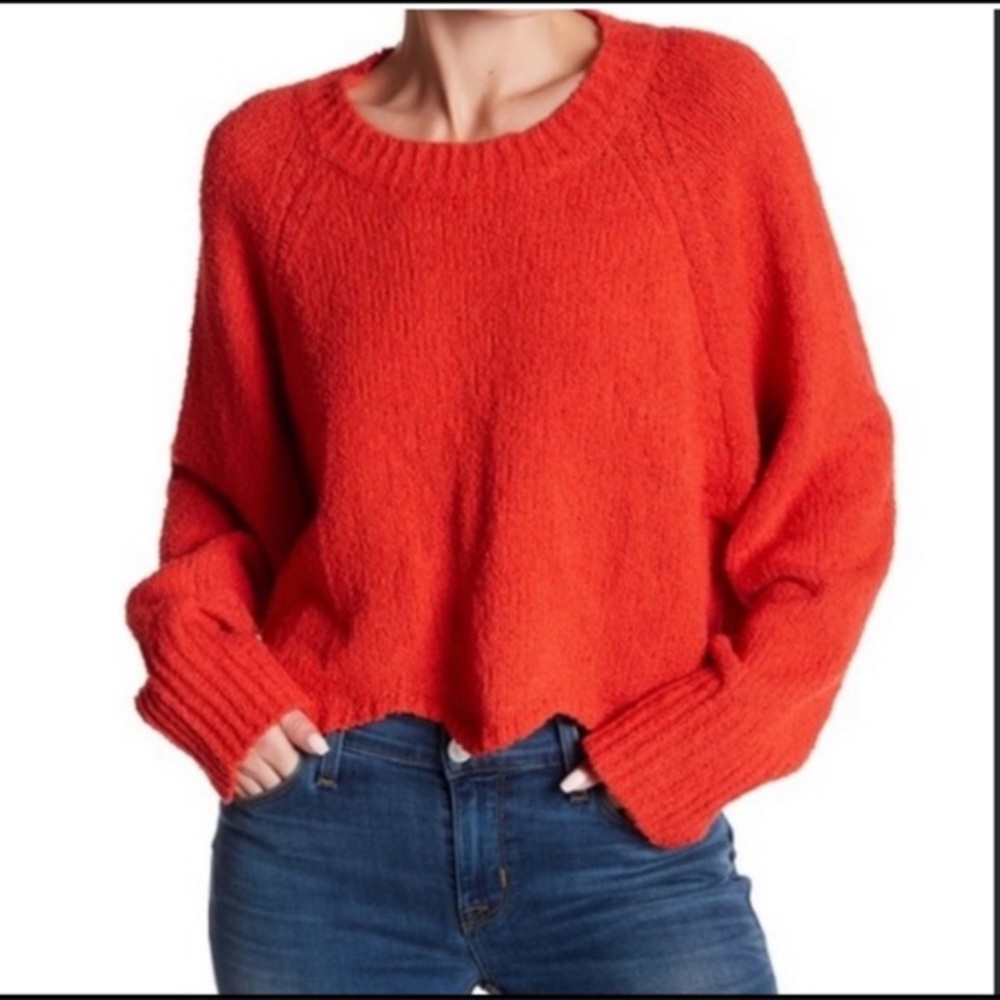 Zara knit sweater with scallop hem. Size small. Excellent condition. #219